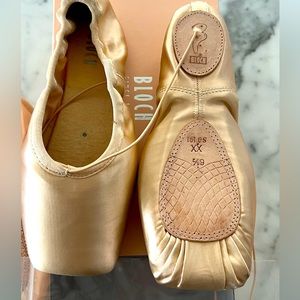 NEW UNWORN BLOCH Elegance Pointe Shoe. Elastic drawstring for comfort